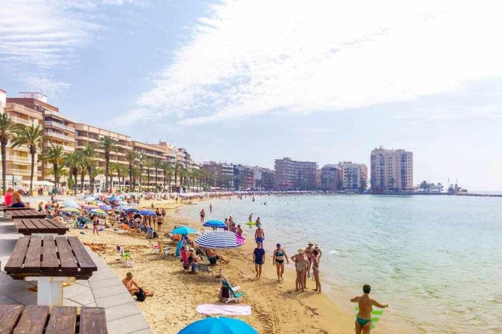 Apartamento Pink Maritimo Apartment Torrevieja Exterior photo